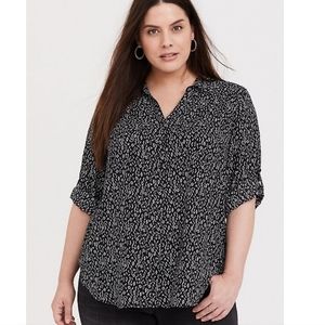 MADISON - BLACK GEO GEORGETTE BUTTON FRONT BLOUSE
